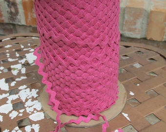 Vintage Cotton Ric Rac - Light Fucia - 3/8 Inch - 5 Yards - 6 Dollars