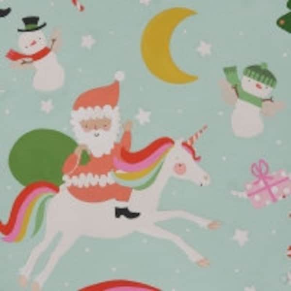 Unicornio Navideño - Por Alexander Henry - Aguamarina Pálido (8894-B) - Una yarda - 12,95 dólares