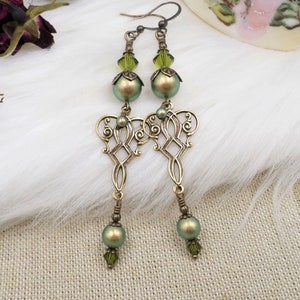 Forest Green Pearl Earrings, Fairycore Aesthetic Jewelry, Long Olive Green Crystal Dangle, Dark Academia, Earthy Tones Drop Earrings