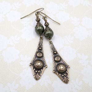 Forest Green Pearl Earrings Medieval Style Antique Brass Jewelry Ren Faire Style Accessory Fall Colors Forestcore Aesthetic Danges For Women