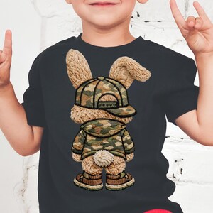 PNG di Pasqua per bambini, PNG di Pasqua mimetica, PNG di Coniglietto per bambini, Design di maglietta di Pasqua per bambini, Pasqua di caccia, PNG di filato immagine 2