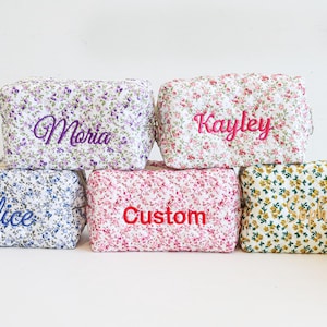 Gepersonaliseerde bloemen make-uptas, handgemaakte gewatteerde make-uptas, geborduurd cadeau voor haar, cadeau bruidsmeisje, make-uptasje voor reizen, toilettassen