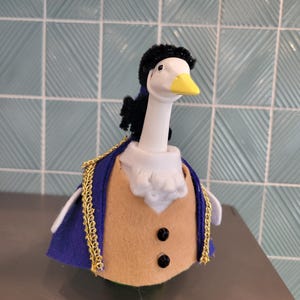 Alexander Hamilton Goose Costume – Founding Father Outfit for 7" Desk Goose – Historical & Musical-Inspired Décor