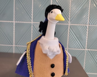 Alexander Hamilton Goose Costume – Founding Father Outfit for 7" Desk Goose – Historical & Musical-Inspired Décor