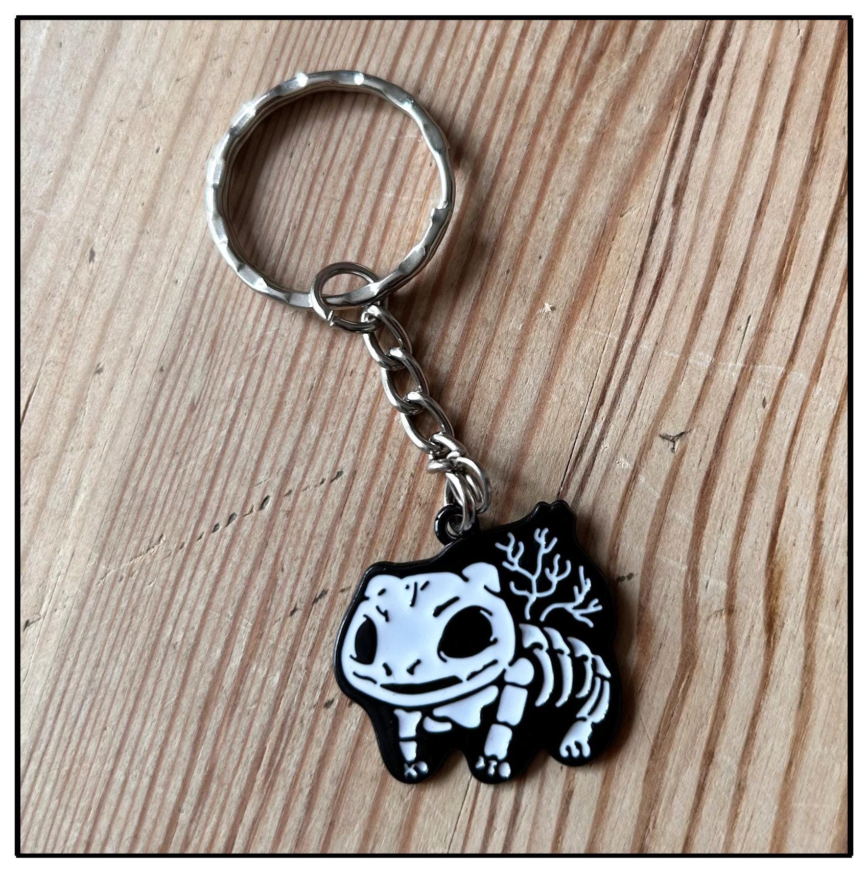 不気味なスケルトンポケモンキーホルダー - ハロウィン フシギダネ