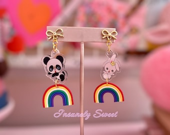 Pendientes kitsch de arcoíris con forma de panda y conejito