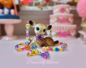 Collar vintage de plástico con forma de ciervo cervatillo