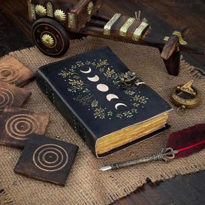 Diario de cuero con fases lunares, libro hecho a mano, libro de las sombras, diario mágico, libro de hechizos en blanco, diario de cuero de brujería, regalos de San Valentín para ella