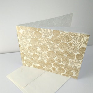 Blanco wenskaart | Gerecycleerde katoenen doek | Zeefdruk washi | Chiyogami | Gedecoreerde rand | Milieuvriendelijke kaart | Goudchrysanten