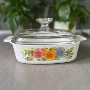 Plat de cuisson vintage Corning Ware avec couvercle en verre - Motif floral pensée, 17 cm (6,69&quot;)