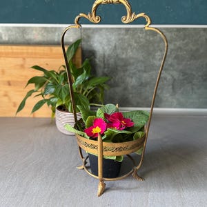 Vintage italienischer Messing Blumentopfständer | 1940er Jahre Kunstvoller Pflanzenhalter | 16 &quot;Hoch Innendekor