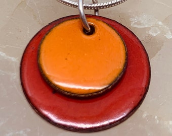 Collier double pendentif éameled en rouge feu et orange