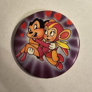 Przypinka promocyjna z lat 80. z kreskówkową myszką Mighty Mouse nr 1643