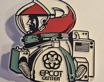 1982 EPCOT Center Disney World Pinback Button #1039 Figural