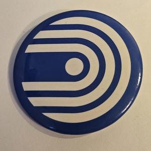 1982 EPCOT Center Disney World Pinback Button #1033 The World of Motion Icon