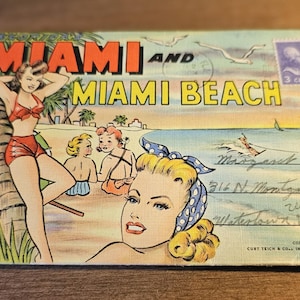 Kolorowa lniana pocztówka z lat 40. XX wieku przedstawiająca Miami i Miami Beach na Florydzie