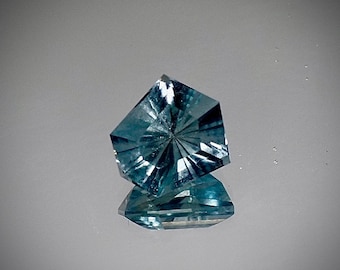 2.45 ct Sky blue topaz shield