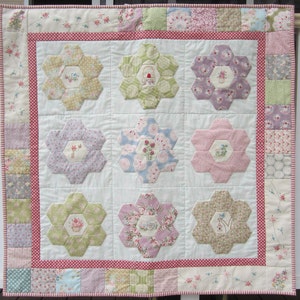 Flowering Hexagons quilt pdf pattern