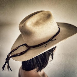 Bande de chapeau en fil de fer barbelé, bande de chapeau en cuir, cow-boy, cow-girl, mode western, mode rodéo, unisexe, accessoire de chapeau, fabriqué au Canada, unique