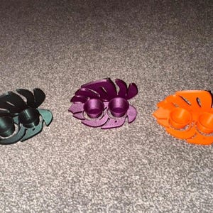 Gecko Leaf Feeding Ledge, Magnetic Tank Decor, Delicup Holder 画像 5