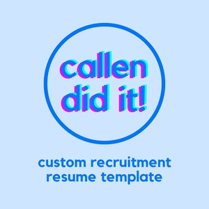 Può includere: Grafica azzurra con un cerchio blu contenente il testo "callen did it!" in rosa, blu e ciano. Sotto il cerchio, il testo "custom recruitment resume template" è visualizzato in blu.