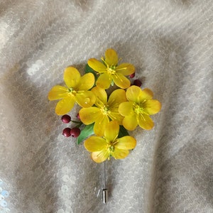 Yellow brooch. Flower statement jewelry. Cute gift for her. Floral clay and resin pin. Handmade dainty bijouterie. Botanical boutonniere