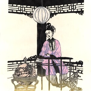 Może przedstawiać: Grafika przedstawiająca kobietę w różowo-czarnym tradycyjnym stroju siedzącą przy stole. Widoczny jest również globus i wisząca latarnia. Grafika jest podpisana "Wang Zheng!" i "Ele Willoughby 2026".