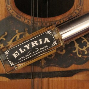 Elyria Earl Grey and Lavender Perfume Oil Spray image 4