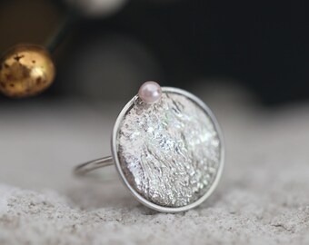 Moon and pearl silver ring, reticulated organic ring, silver. Moon ring, moon phase band