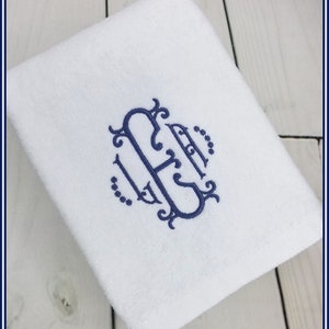 Monogrammed Hand Towel / Wedding Gift / Housewarming Gift