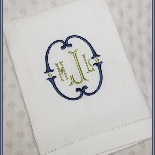 Monogrammed Hand Towel / Kitchen Towel / Wedding Gift / - Etsy