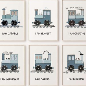 Peut inclure: Six affiches encadrées avec des trains de dessins animés bleus. Chaque affiche présente un design de train différent et une affirmation positive : « JE SUIS CAPABLE », « JE SUIS HONNÊTE », « JE SUIS CRÉATIF », « JE SUIS IMPORTANT », « JE SUIS ATTENTIONNÉ » et « JE SUIS RECONNAISSANT ».