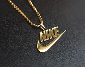 Nike - Collar Chapado en Oro 18K