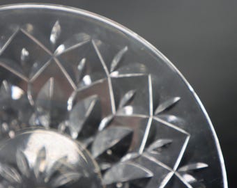 Plato de ensalada/postre de cristal tallado Stuart, estilo catedral, 15 cm (6 pulgadas), fabricado en Inglaterra en 1955.