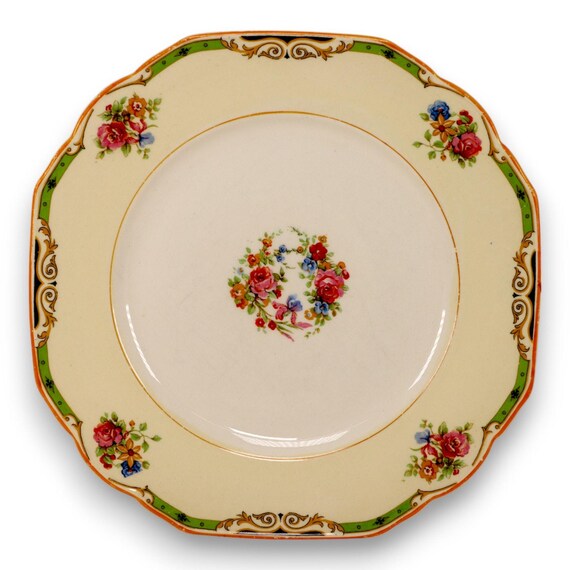 WH Grindley the Astoria Windsor Ivory 757553 Luncheon Plate 8 3/4
