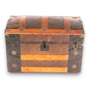 Steamer Trunk 28x16x20 Done Top Flower Embossed Pirate Chest Antique 1880&#39;s
