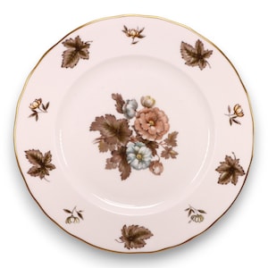 Royal Worcester Dorchester Dinner Plate 10 1/2&quot; Scalloped Z2637