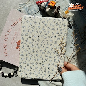 Blommigt Kindle-skal med rem 2024 Kindle Colorsoft-skal till Paperwhite 12:e 7-tums Kindle Oasis 11:e Kobo Auto Wake Free Personalisering