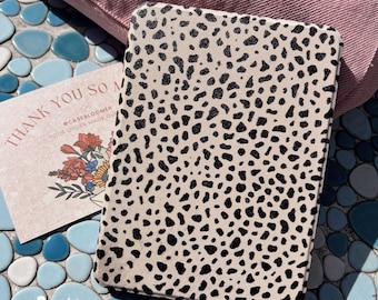 Animal Print Kindle Paperwhite Case with Auto Sleep/Wake, Custom Name Kindle 7" 2024 case paperwhite 6.8 case Colorsoft Oasis Kobo Cover