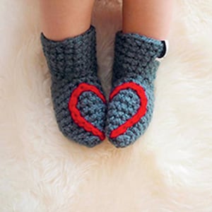 Botines de bebé de San Valentín con bordado de corazón de amor, regalo para bebés recién nacidos imagen 1