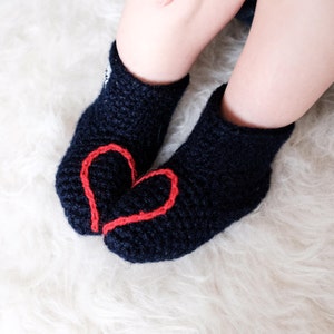 Botines de bebé de San Valentín con bordado de corazón de amor, regalo para bebés recién nacidos imagen 2