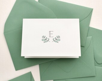 Juego de papelería personalizado con monograma floral e inicial / Caja de tarjetas de notas personalizadas plegadas con sobres para mujer / GARLAND