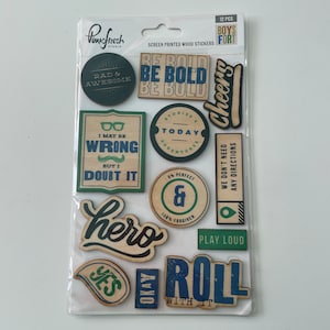 Pinkfresh Studio - Stickers en bois sérigraphiés Fort 12 pour garçons, moustache du héros, salut