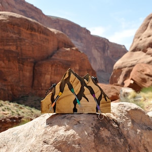 Small Mountain Wood Key Holder by Gravity Rebel - bundle includes 1 fujfuj cam keychain and 4 fujfuj nut keychains - TR153