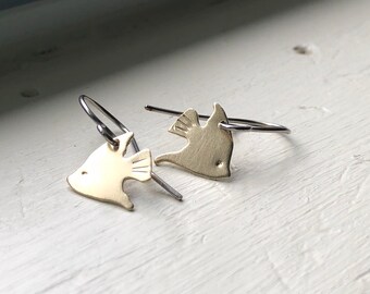 Gold Angelfish Earrings - hypoallergenic titanium ear wires - beach jewelry - Sara Westermark - Etsymetal Team