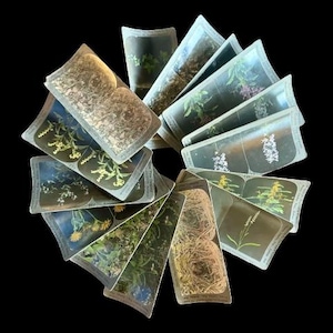 een zeldzame groep van 15 Victoriaanse handgekleurde botanische bloemenkaarten van de Keystone View Company