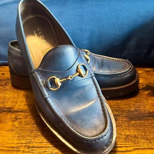 Gucci goldene Horsebit-Schnalle marineblaue Leder Plateau Loafers Größe 10,5 USA - 43/44 Euro