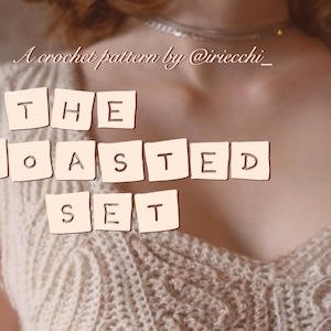 Puede incluir: Un patrón de crochet para "The Toasted Set" con un primer plano de un top de crochet blanco.