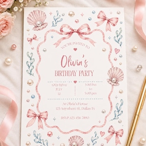 Puede incluir: Una tarjeta de invitación rectangular para fiesta de cumpleaños con borde de cinta rosa, conchas marinas de acuarela con perlas y lazos. El texto dice: You're invited to Olivia's Birthday Party, Saturday July 12, 3:00 pm to 5:00 pm, at Olivia's House, 123 Anywhere St, Dallas Tx, RSVP: 123-456-7890.