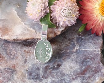 Colgante pequeño de laurel y estrella de plata